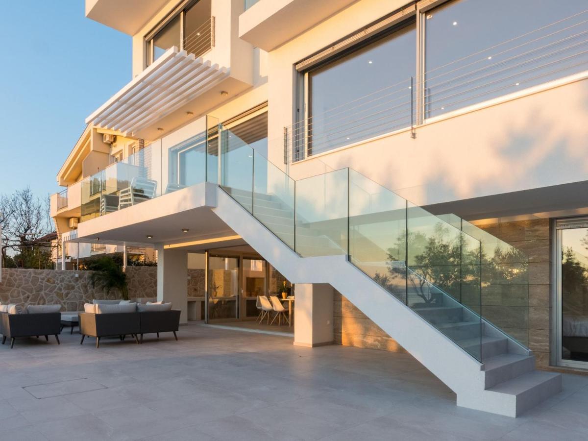 Luxurious Villa In Kozino With Fenced Garden エクステリア 写真
